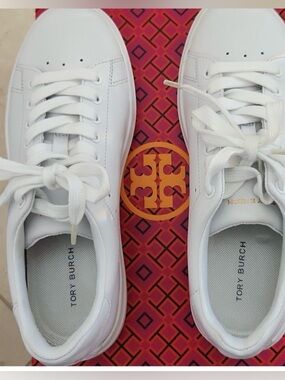 Tory Burch
Tory Burch Howell Court white sneaker